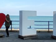 Eastbourne – Undeva, între mare și eternitate (Florentina Csinta – manager general al Jurnalului Bucureștiului – publicație cultural – educațională și științifică cu caracter academic franco – română, acreditată și recomandată de Misiunea Economică și Comercială a Organizației Internnaționale a Francofoniei în Europa Centrală și de Est)