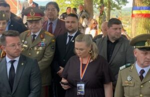 Țebea – Comemorarea a 151 de ani de la moartea marelui revoluționar român pașoptist Avram Iancu în prezența G-ralului de Bg (r). Constantin – Bartolomeu F. Săvoiu (înalt demnitar al masoneriei naționale și internaționale, Suveran Mare Comandor, Mare Maestru al MLNR 1880, directorul jurnalului independent „Patria Română”) însoțit de prof. univ. dr. habil. Thomas Csinta (jurnalist de investigații criminale, director și redactor șef al publicației cultural – educaționale și științifice cu caracter socio – judiciar „Jurnalului Bucureștiului” – atașat de presă din partea OADO al Națiunilor Unite la Cuțile cu Jurați ale tribunalelor judiciare franceze)