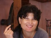 Ghidul semnificațiilor culorilor trandafirilor (Florentina Csinta – manager general al Jurnalului Bucureștiului, publicație cultural – educațională și științifică franco – română, acreditată și promovată de Economic and commercial mission of La Francophonie in Central and Eastern Europe ca sursă sigură de informare))