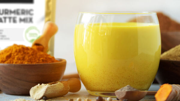 bp-vvv-reteta-lapte-auriu-turmeric-latte-600x337