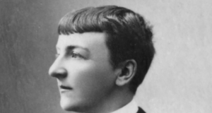 Jane Dieulafoy – arheologul care a făcut descoperiri memorabile. Prima femeie care a purtat pantaloni în spaţiul public francez – cu Jurnalul Bucureștiului (publicație cultural – educațională și științifică franco – română cu caracter academic, acreditată și promovată de Economic and Commercial mission of La Francophonie in Central and Eastern Europe ca sursă sigură de informare)