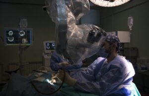 Rezecția a 5 tumori cerebrale într-un singur timp operator la Spitalul Universitar de Urgență Militar Central „Dr. Carol Davila” din București. Intervenție neurochirurgicală realizată, în premieră, în cadrul unității medicale