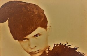 Nicolae Labiș („buzduganul unei generații”, confom academicianului Eugen Simion). Un căprior cu ochi curioși îndreptați către lume (de la corespondentul nostru Simona – Nicoleta Lazăr, poet, prozator, editor și jurnalist, membru al UZPR și al AJTR – Asociația Jurnaliștilor și Scriitorilor de Turism din România)