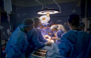 Premieră pentru medicina militară românească – Reconstrucția bilaterală a articulației temporo-mandibulare la un pacient cu anchiloză temporo-mandibulară post-traumatică bilaterală la SUUMC (Spitalului de Urgență Universitar Militar Central) „Dr. Carol Davila”. Protocol de colaborare între Spitalul Universitar de Urgență Militar Central „Dr. Carol Davila” și Comitetul Olimpic și Sportiv Român
