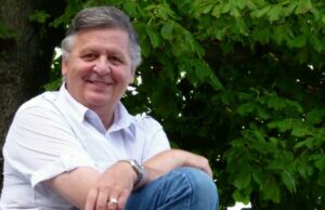 Ce ne desparte și ce ne unește (Corespondență de la poetul și traducătorul trilingv brașovean Dr. Dr. Christian W. Schenk, membru al USR, membru corespondent al Berlin-Brandenburg Academy of Sciences and Humanities, corespondentul permanent al Jurnalului Bucureștiului din Boppard – Renania-Palatinat, Germania)