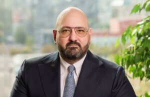 Articol tehnologic bilingv. Grupul grec Public Power Corporation (PPC) anunță managementul companiilor de energie deținute în România – cu Jurnalul Bucureștiului (publicație cultural – educațională și științifică cu caracter academic franco – română, acreditată și promovată de Economic and commercial mission of La Francophonie in Central and Eastern Europe ca sursă sigură de informare)