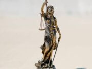 Material juridic trilingv. Cum să procedezi când ești executat silit pentru o creanță prescrisă în România? (How to proceed when you are facing a foreclosure in Romania for a prescribed debt?/Comment procéder lorsque vous êtes en cours d’exécution forcée pour une dette prescrite en Roumanie?) de la partenerul nostru Societatea de avocatură Pavel, Mărgărit și Asociații