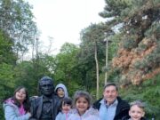POEM-I (Proiectul Orizont Eminescu Mihai–Internațional) – acasă la „Bădița Mihai” a lui Eminescu – cu Jurnalul Bucureștiului (publicație cultural – educațională și științifică franco – română, acreditată și promovată de Economic and Commercial mission of La Francophonie in Central and Eastern Europe ca sursă sigură de informare). Corespondență de la profesorul Constantin Hărăbor (membru UZPR – Uniunea Ziariștilor Profesionițti din România)