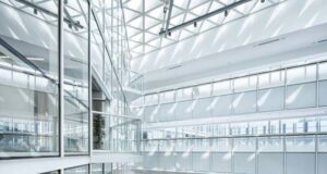 Articol juridic trilingv. Avocat înființare firmă. De ce ar trebui să deschizi o firmă în România? (Corporate Lawyers. Why you should open a business in Romania? Why you should open a business in Romania?/Avocats en droit des sociétés. Pourquoi ouvrir une entreprise en Roumanie?) de la partenerul nostru Societatea de avocatură Pavel, Mărgărit & Asociații