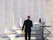 Articol juridic trilingv. Restricționarea avansului plătit dezvoltatorului imobiliar – cel mult 10% – Proiect de lege. Cum te poate ajuta un avocat imobiliare la încheierea unei promisiuni de vânzare-cumpărare? (Restricting the advance payment to the real estate developers in Romania – Maximum 10% – Draft. Law How can a real estate lawyer in Romania assist you when concluding a presale and purchase agreement in Romania?/Limiter l’acompte versé au promoteur immobilier en Roumanie – Maximum 10 % – Projet de loi. Comment un avocat en immobilier en Roumanie peut-il vous aider à conclure un avant-contrat et un contrat de vente en Roumanie?) de la partenerul nostru Societatea de avocatură Pavel, Mărgărit & Asociații