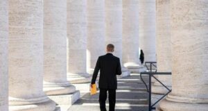 Articol juridic trilingv. Restricționarea avansului plătit dezvoltatorului imobiliar – cel mult 10% – Proiect de lege. Cum te poate ajuta un avocat imobiliare la încheierea unei promisiuni de vânzare-cumpărare? (Restricting the advance payment to the real estate developers in Romania – Maximum 10% – Draft. Law How can a real estate lawyer in Romania assist you when concluding a presale and purchase agreement in Romania?/Limiter l’acompte versé au promoteur immobilier en Roumanie – Maximum 10 % – Projet de loi. Comment un avocat en immobilier en Roumanie peut-il vous aider à conclure un avant-contrat et un contrat de vente en Roumanie?) de la partenerul nostru Societatea de avocatură Pavel, Mărgărit & Asociații