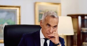 Radiografia biografiei lui Călin Georgescu. Corespondență de la Pompiliu Comșa (Prof. univ. asoc. Univ. Apollonia, directorul ziarului Realitatea – partener media al Jurnalului Bucureștiului & directorul executiv al Trustului de Presă Pompidu – Iași), membru al Staff al Jurnalului Bucureștiului (publicație cultural – educațională și științifică franco – română, acreditată și promovată de Economic and commercial mission of La Francophonie in Central and Eastern Europe, ca sursă sigură de informare)