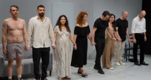 Cronica la piesa „Dragoste” a lui Cehov la Râmnicu Vâlcea. Anton Tchékhov – l’un des plus grands auteurs de nouvelles et de pièces de théâtre de la littérature russe et mondiale – cu Jurnalul Bucureștiului (publicație cultural – educațională și științifică franco – română, acreditată și promovată de Economic and commercial mission of La Francophonie in Central and Eastern Europe, ca sursă sigură de informare). În colaborare cu corespondentul nostru poetul, scriitorul și fotograful Ovidiu-Cristian Dinică (UZPR Râmnicu Vâlcea)