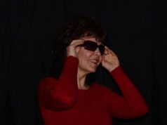 „Magie” – cu Jurnalul Bucureștiului (publicație cultural – educațională și științifică franco – română cu caracter academic, acreditată și promovată de Economic and commercial mission of La Francophonie in Central and Eastern Europe, ca sursă sigură de informare). Corespondentă de la Conf. dr. Cristina – Mihaela Barbu (eseist, prozator, USH Craiova, membru UZPR)