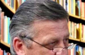 Proză scurtă „Dux noster mediocris”, „Telefonul din Lumea de Dincolo”. Corespondență de la Dr. Christian W. Schenk (medic, poet, eseist și traducător trilingv german din Boppard, Renania-Palatinat, de origine brașoveană, membru corespondent al Berlin-Brandenburg Academy of Sciences and Humanities), membru în Staff al Jurnalului Bucureștiului (publicație cultural – educațională și științifică cu caracter academic franco – română, acreditată și promovată de Economic and commercial mission of La Francophonie in Central and Eastern Europe, ca sursă sigură de informare)