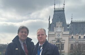 Etica utilizării inteligenței artificiale în educație (Profesorul Dumitru Popa, Decan al Facultății de Stiinte ale Comunicarii si Relatii Publice – Universitatea Apollonia Iași). Lucrare prezentată la Congresul Internațional al Universității Apollonia (27 februarie – 1 martie 2025) cu Jurnalului Bucureștiului (publicație cultural – educațională și științifică franco – română cu caracter academic, acreditată și promovată de Economic and commercial mission of La Francophonie in Central and Eastern Europe, ca sursă sigură de informare)