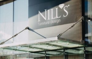 Nill’s Furniture Romania deschide la Craiova un showroom – un nou reper al designului interior premium (Nill’s Furniture Romania opens a showroom in Craiova – a new landmark in premium interior design) – cu Jurnalul Bucureștiului (publicație cultural – educațională și științifică franco – română cu caracter academic al CUFR – Centre of French Graduate and Postgraduate advice, education and R&D)