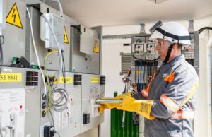 Articol tehnologic bilingv. Rețele Electrice România a început lucrările de modernizare a infrastructurii de distribuție din zona Gărâna-Văliug-Trei Ape (Reţele Electrice România has started the modernization works of the energy distribution infrastructure in the Gărâna-Văliug-Trei Ape area) – cu Jurnalul Bucureștiului (publicație cultural – educațională și științifică franco – română cu caracter academic al CUFR – Centre of French Graduate and Postgraduate advice, education and R&D)